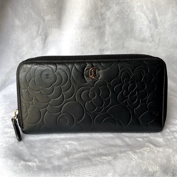 Authentic CHANEL Camillia wallet - Picture 3 of 17
